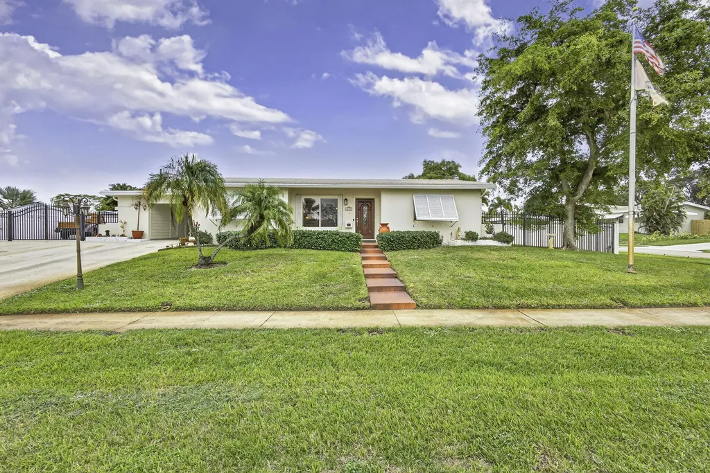 1610 Crest Drive Lake Worth FL 33461