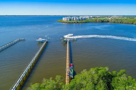 23 Ne Macarthur Boulevard Stuart FL 34996