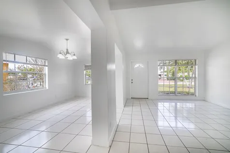 5652 S Rue Road West Palm Beach FL 33415