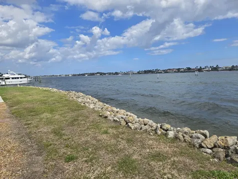 9 N Loafing Street Hypoluxo FL 33462