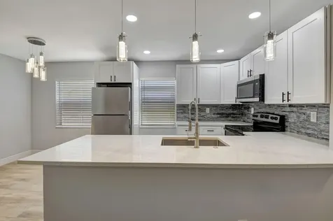 909 S Flanders Delray Beach FL 33484