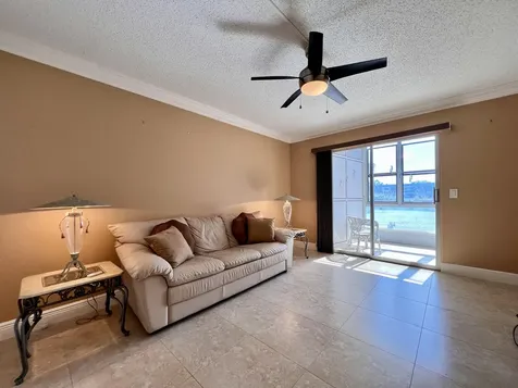110 Greenbrier B West Palm Beach FL 33417