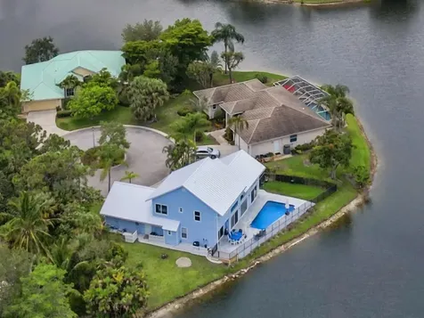 9029 Se Breeze Way Hobe Sound FL 33455