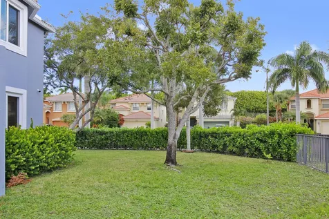 9022 Dupont Place Wellington FL 33414