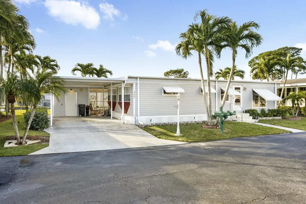 37041 Exuma Bay Boynton Beach FL 33436