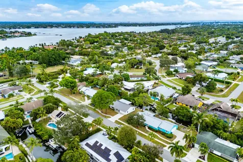 709 Warren Drive Jupiter FL 33458