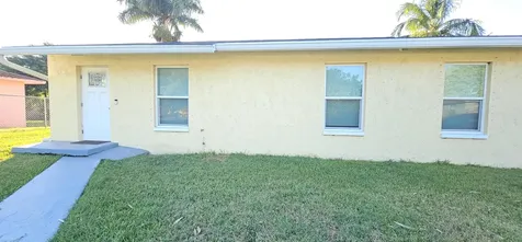 323 Seminole Court Pahokee FL 33476