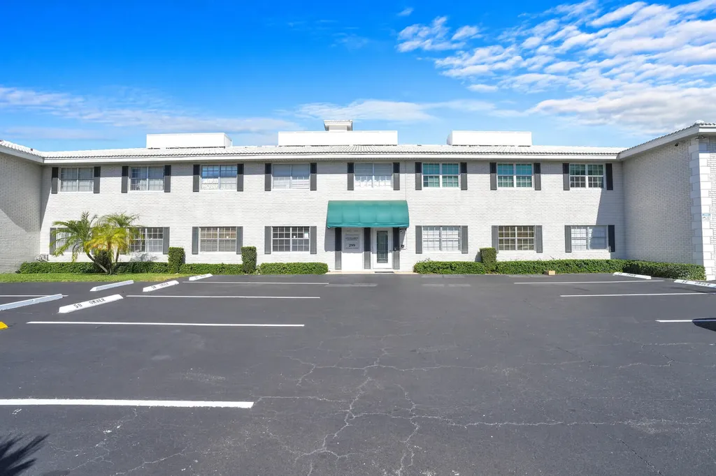 299 SW 7th Street Boca Raton FL 33432