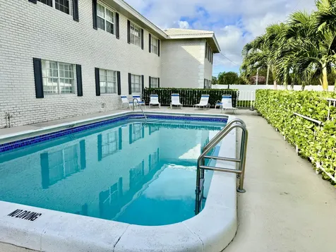 299 SW 7th Street Boca Raton FL 33432