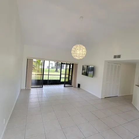 23 Via De Casas Sur Boynton Beach FL 33426