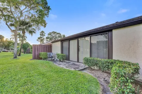 633 Sea Pine Way Greenacres FL 33415