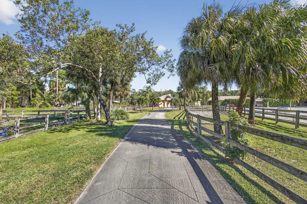 2910 Doe Trail Loxahatchee FL 33470