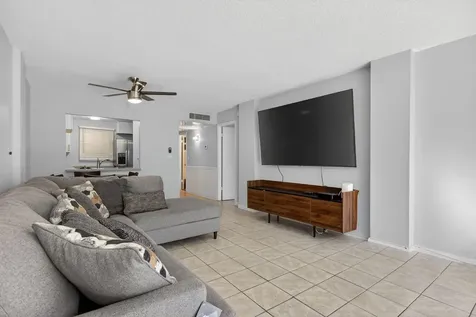 107 Royal Park Drive Oakland Park FL 33309