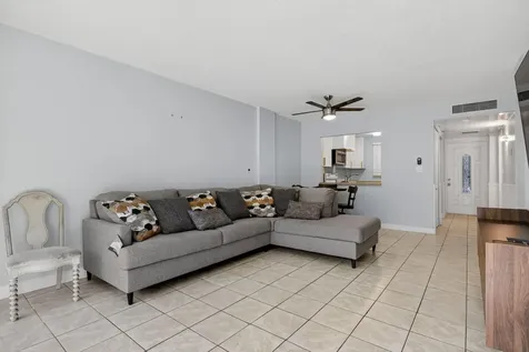 107 Royal Park Drive Oakland Park FL 33309