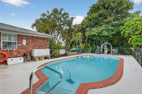 1207 Se Palm Beach Road Port Saint Lucie FL 34952