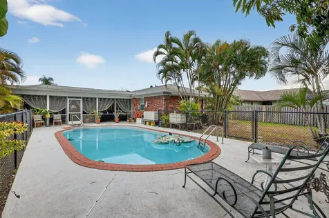 1207 Se Palm Beach Road Port Saint Lucie FL 34952