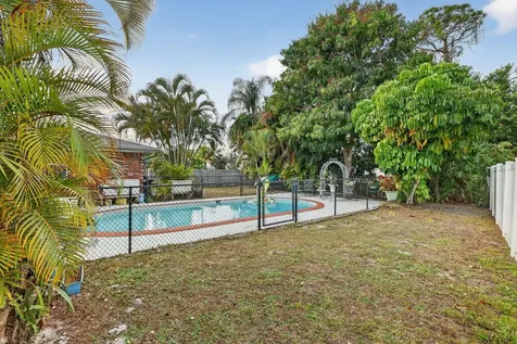1207 Se Palm Beach Road Port Saint Lucie FL 34952