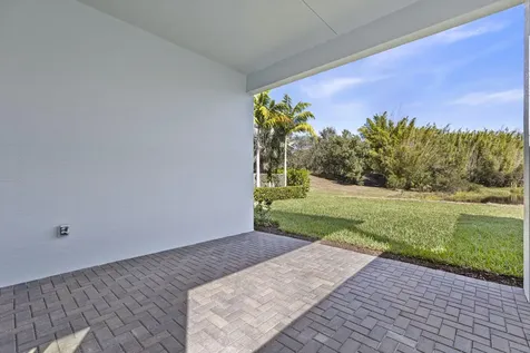 140 Se Via Tirso Port Saint Lucie FL 34952