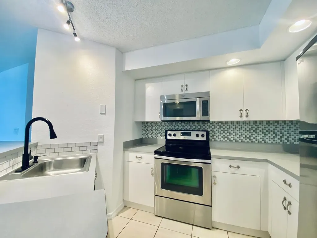 3310 Pinewalk Drive Margate FL 33063