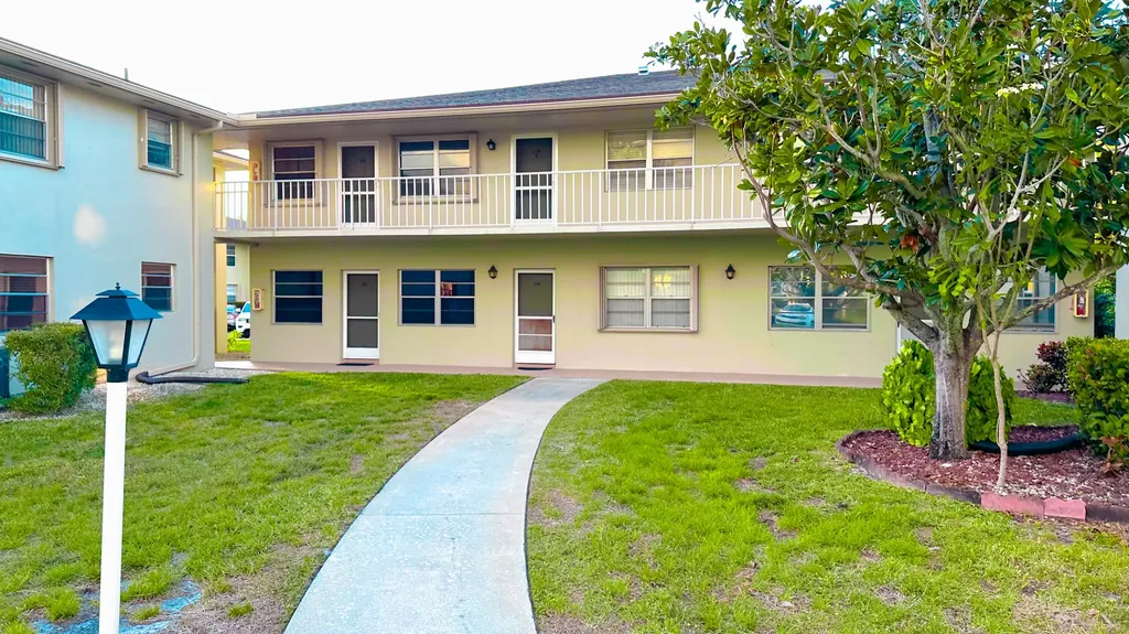 25 Lake Vista Trail Port Saint Lucie FL 34952