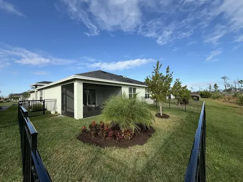 1561 Se Crosswood Way Port Saint Lucie FL 34984
