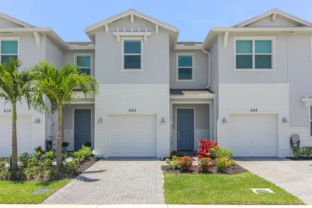 640 Se Lake Falls Street Port Saint Lucie FL 34984