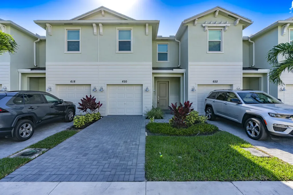 620 Se Lake Falls Street Port Saint Lucie FL 34984