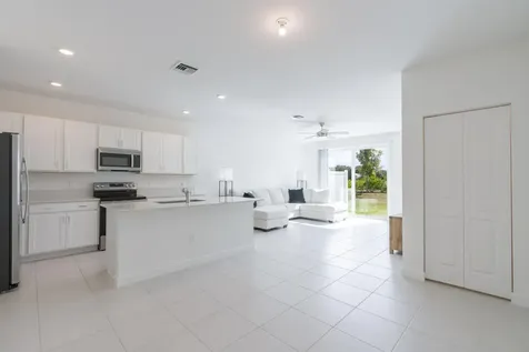 620 Se Lake Falls Street Port Saint Lucie FL 34984