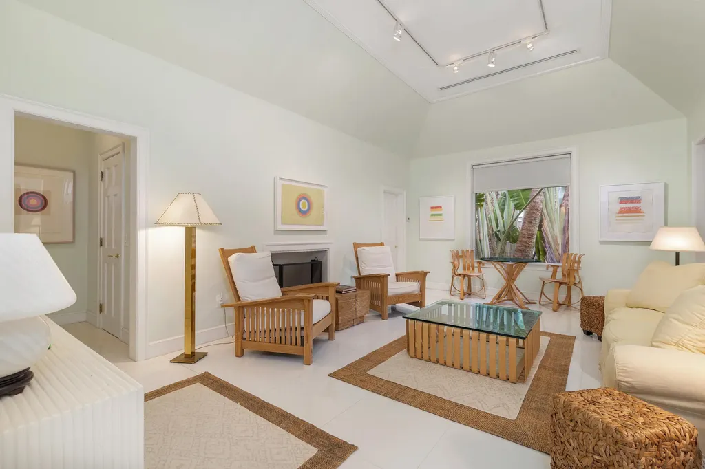224 Phipps Palm Beach FL 33480