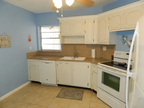 6 Greenway Royal Palm Beach FL 33411