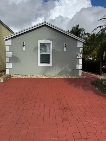 3201 Johns Place Palm Springs FL 33461