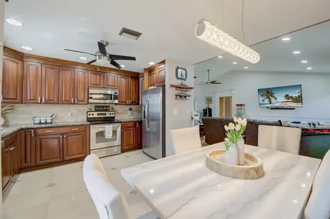 1666 Nw 106th Terrace Coral Springs FL 33071