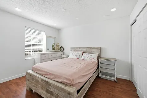 11339 Lakeview Drive Coral Springs FL 33071