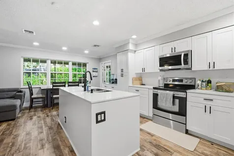 11339 Lakeview Drive Coral Springs FL 33071