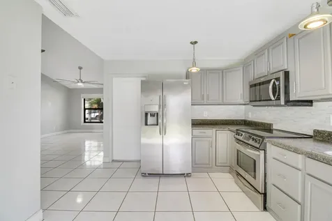 5929 Se Collins Avenue Stuart FL 34997