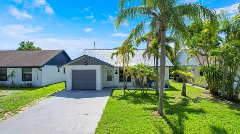 5929 Se Collins Avenue Stuart FL 34997