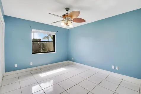 5929 Se Collins Avenue Stuart FL 34997
