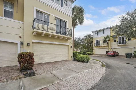 560 NW 39th Circle Boca Raton FL 33431