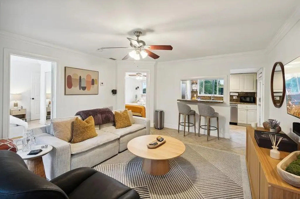 49 SE 7th Avenue Delray Beach FL 33445