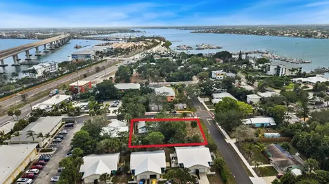 621 Nw Australian Street Stuart FL 34994