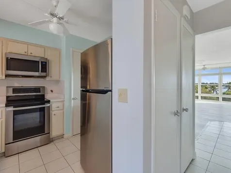 2333 Indian River Boulevard Vero Beach FL 32960