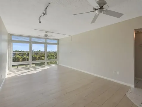 2333 Indian River Boulevard Vero Beach FL 32960