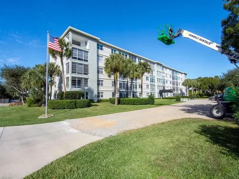 2333 Indian River Boulevard Vero Beach FL 32960