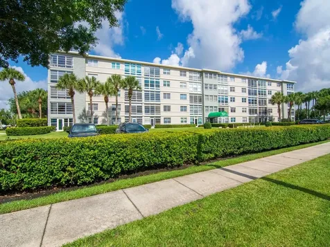 2333 Indian River Boulevard Vero Beach FL 32960