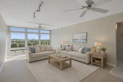 2333 Indian River Boulevard Vero Beach FL 32960