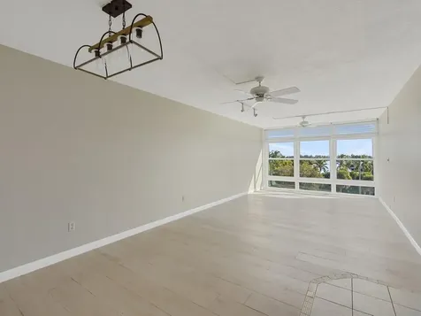 2333 Indian River Boulevard Vero Beach FL 32960