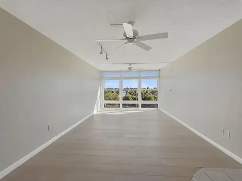 2333 Indian River Boulevard Vero Beach FL 32960