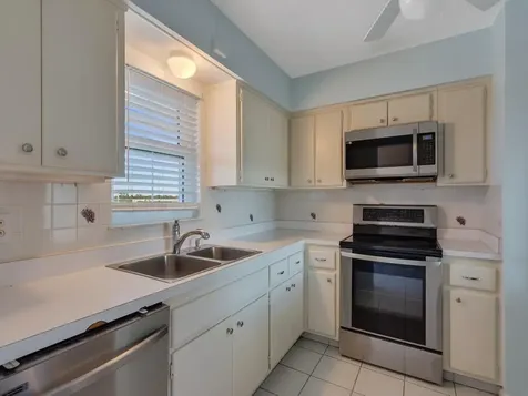 2333 Indian River Boulevard Vero Beach FL 32960