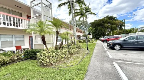 8 Ventnor A Deerfield Beach FL 33442