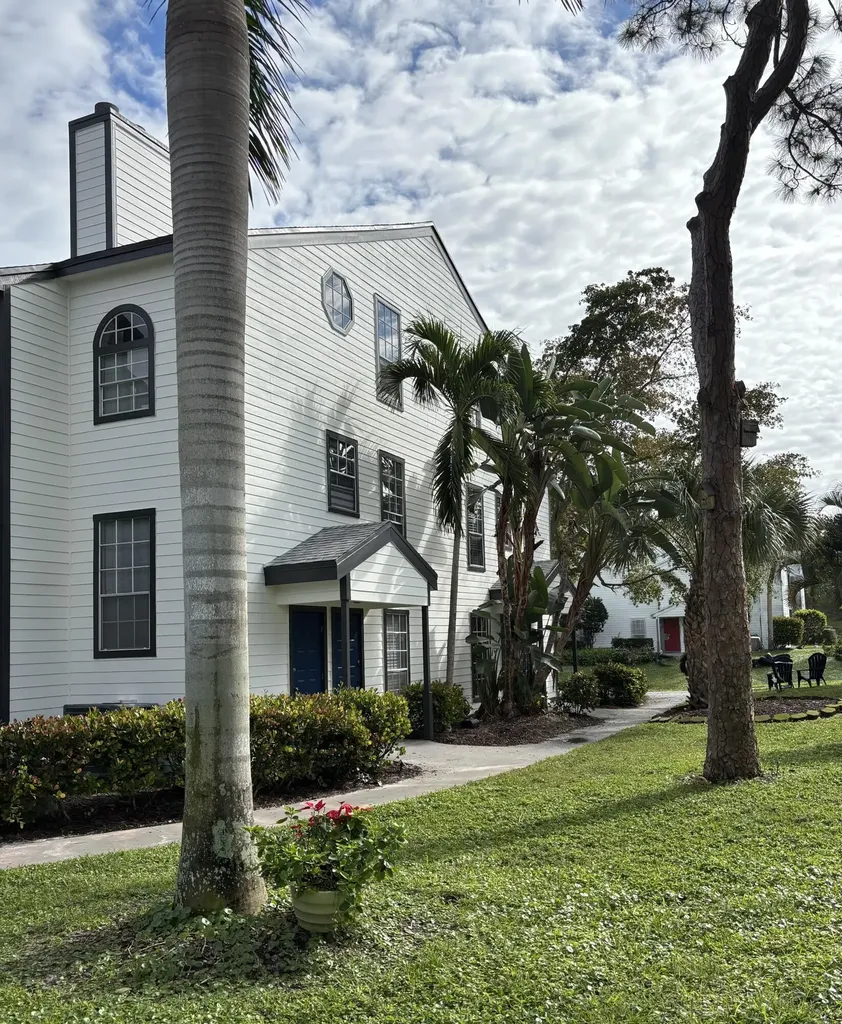 5048 Heatherhill Lane Boca Raton FL 33486